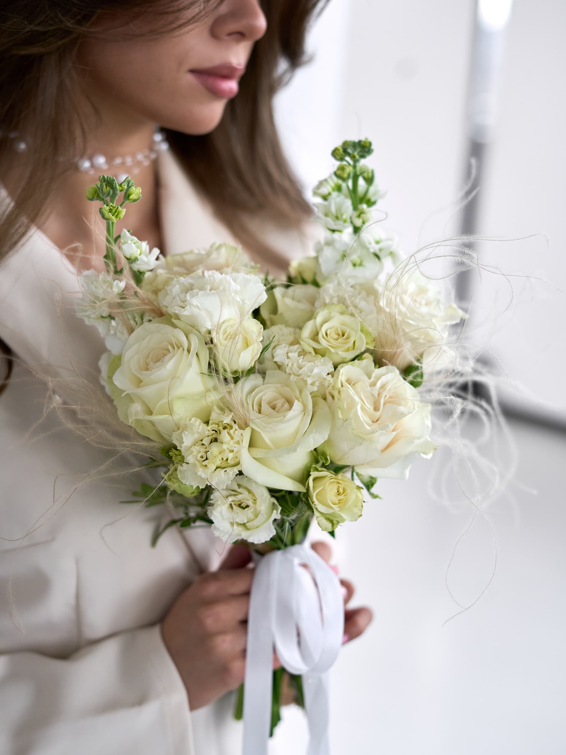 Букет «Свадебный №12» — свадебный: розы, эустома, маттиола. Доставка по Мурманску