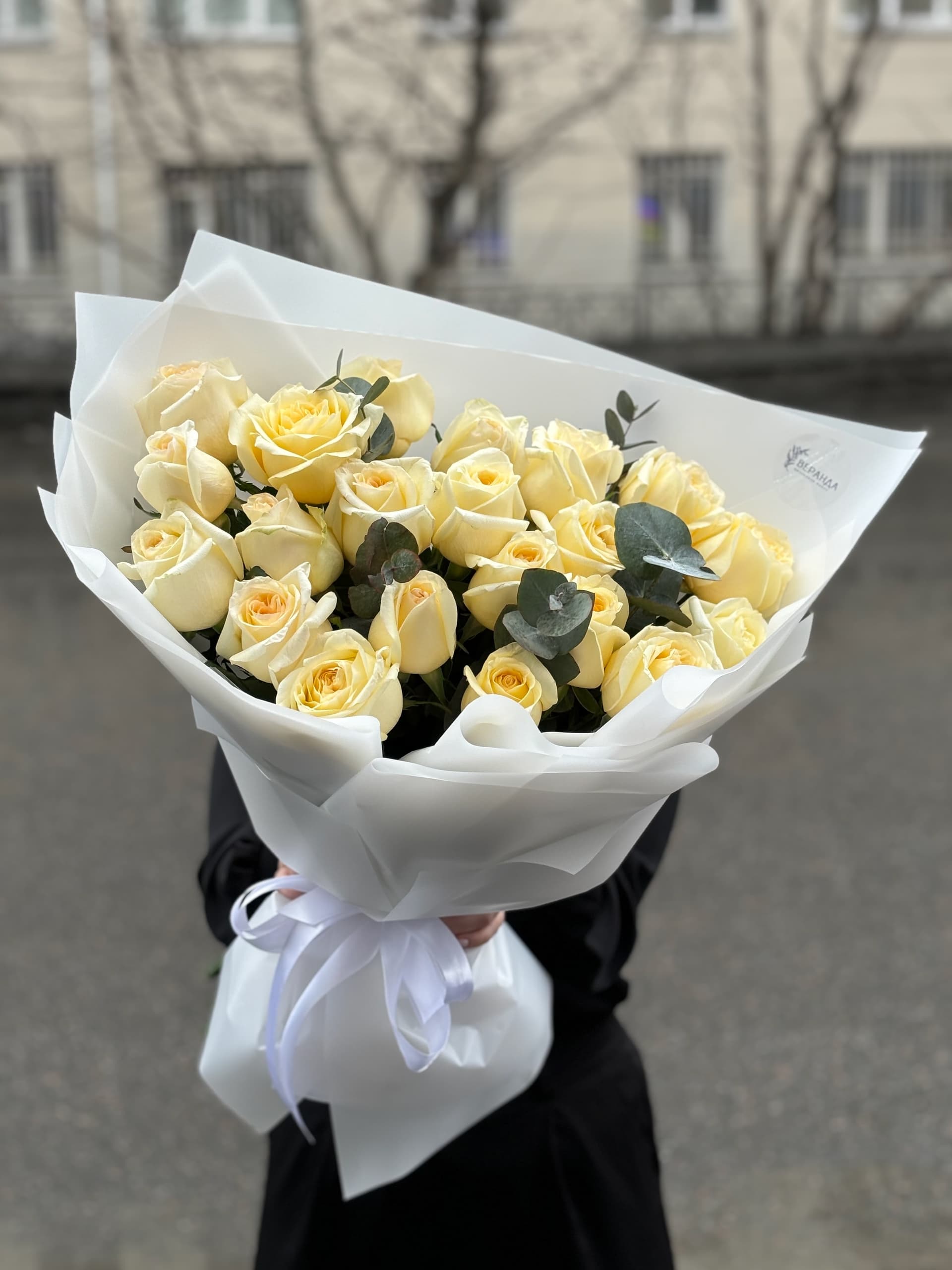 Букет «Букет № 9» — монобукет: розы, эвкалипт. Доставка по Мурманску