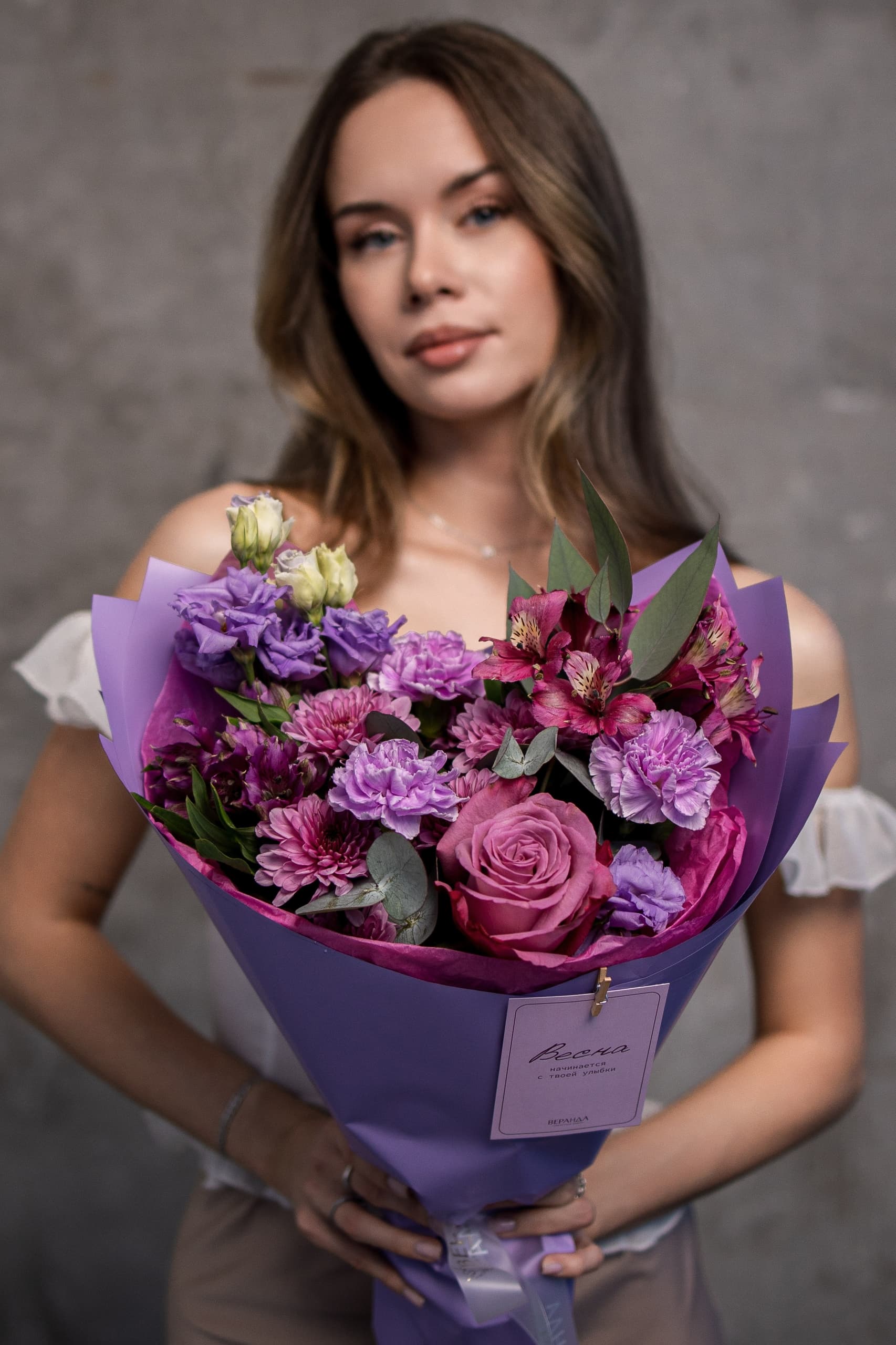 Букет «Сборный букет № 39» — смешанный: розы, хризантемы, гвоздики. Доставка по Мурманску